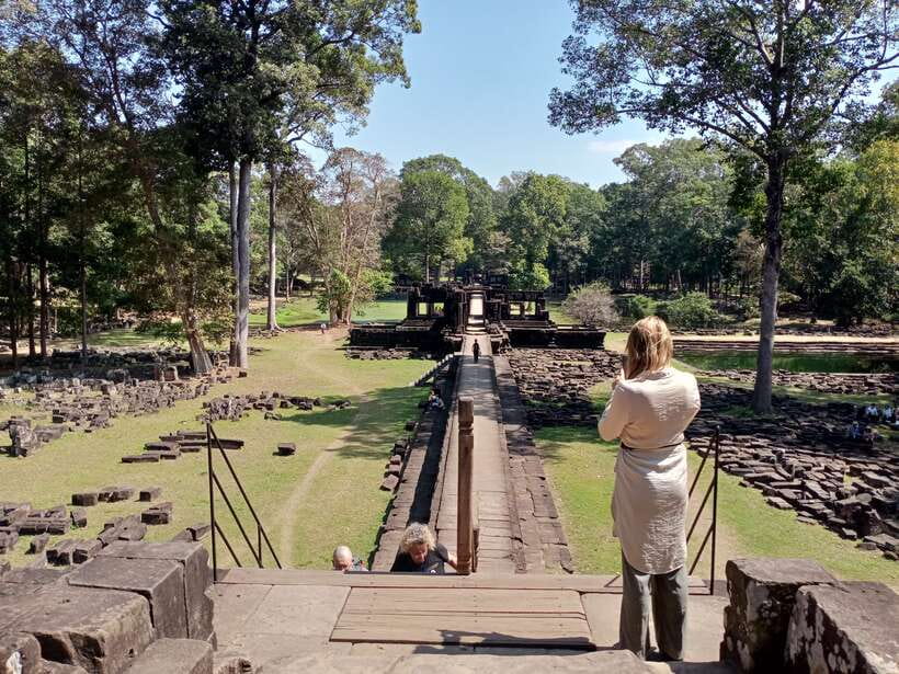 1-Day private Angkor Temple Tour from Siem Reap - Transport and the guide team: the comfort details that make it work