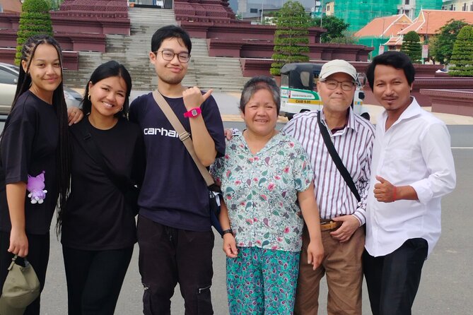 10 Stop Phnom Penh Tour by Tuk-Tuk, includes S21 & Killing Fields - Wat Phnom: the hill climb and the city origin story