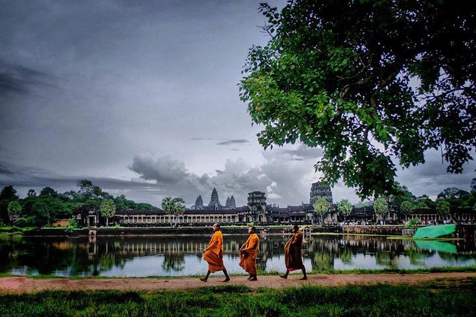 4-Day All Major Temples & Kulen mountain & Koh Ker & Beng Mealea - Day 1: Angkor Wat, Ta Prohm Tree Roots, and Angkor Thom’s Stone Faces