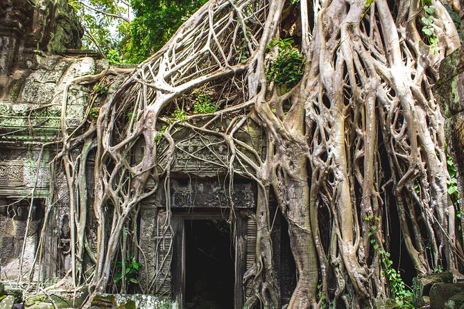 7-must See Temples in Angkor Park (Private Guided Tour) - Stop 4: Pre Rup for brick, sandstone, and the viewpoint vibe