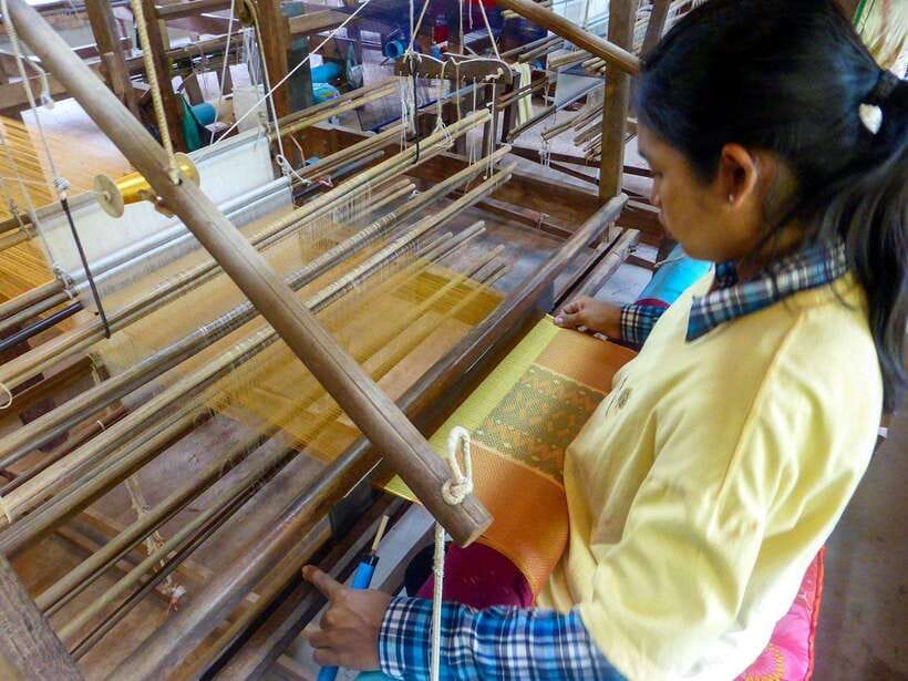 Angkor Silk Farm & Lotus Silk Farm: Siem Reap Discovery Tour - Lotus Silk Farm (Samatoa): Lotus Fiber Extraction and Women’s Impact