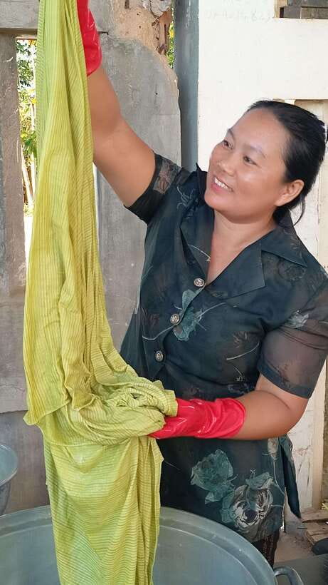 Angkor Silk Farm & Lotus Silk Farm: Siem Reap Discovery Tour - Angkor Silk Farm: Silkworm Life Cycle and Wooden-Loom Weaving