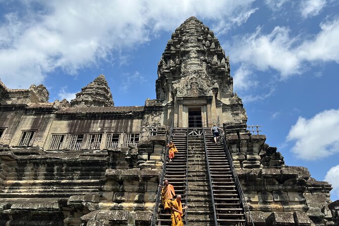 Angkor Wat Bike Tour with Lunch Included - Pickup timing, bikes, and the small-group advantage