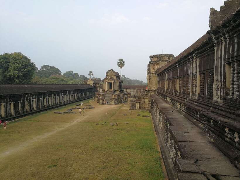 Angkor Wat Full-Day Private Tour with Sunrise - Angkor Thom and Bayon: those 54 towers and 216 faces