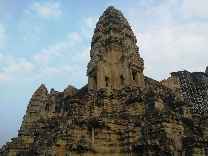 Angkor Wat Full-Day Private Tour with Sunset - Bayon First: Getting Your Bearings in Angkor Thom