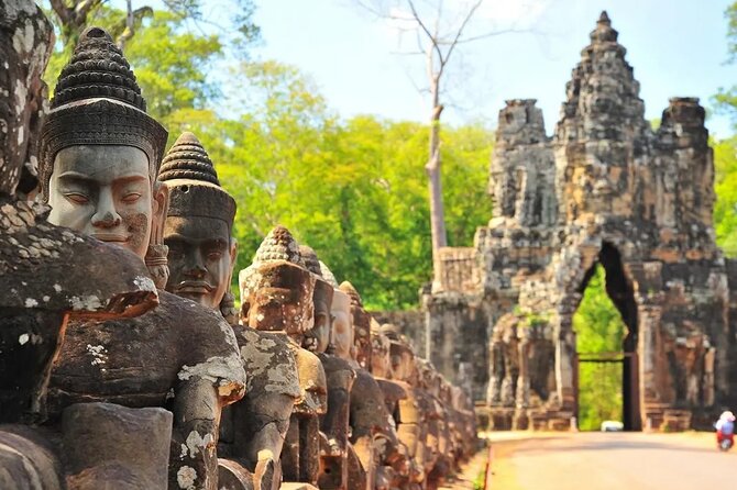 Angkor Wat full Day 'Small Group with sunset & Tour Guide - Stop 2: Banteay Kdei—monk cells and roots in the stone