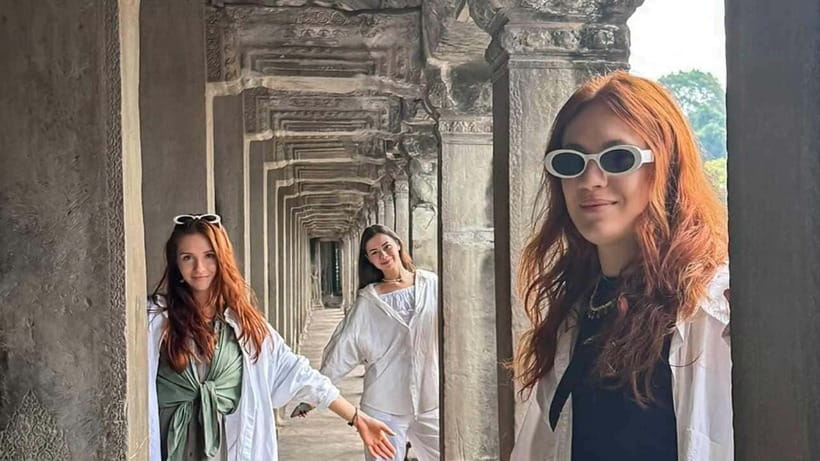 Angkor Wat: Highlights and Sunrise Guided Tour - Photo tips at the reflection pool: turning a memory into a picture
