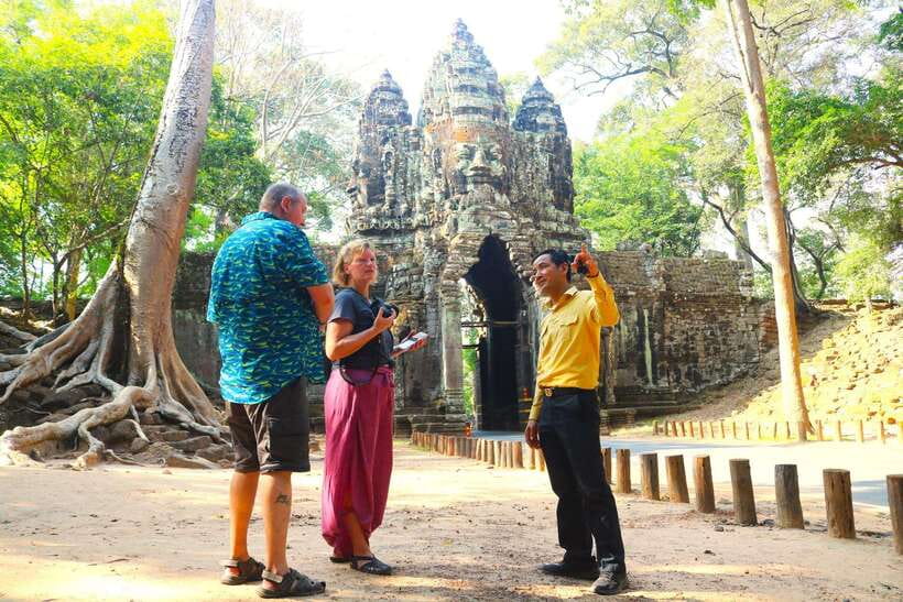 Angkor Wat: Highlights and Sunrise Guided Tour - Angkor Wat’s galleries and carvings: what the guide helps you notice