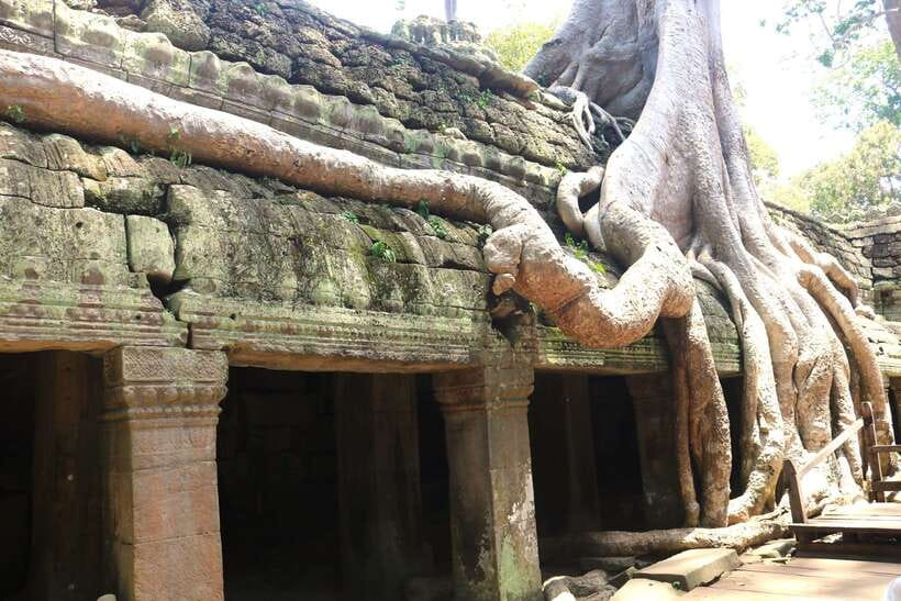 Angkor Wat: Highlights and Sunrise Guided Tour - Srah Srang stop and the midday break you’ll want