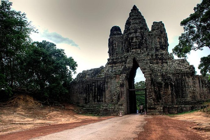Angkor Wat Sunrise Tour - Bayon Temple: the faces that make you slow down