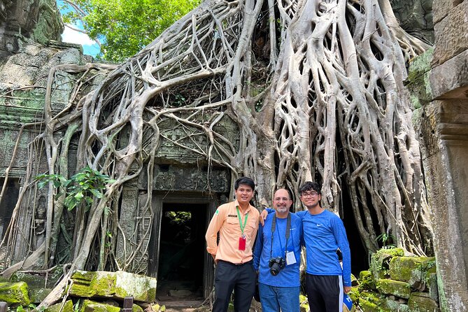 Angkor Wat Sunrise Tour By E-Bike Experience With Breakfast Included - Bayon’s smiling faces: the photo moment with a time budget