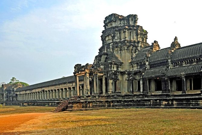 Angkor Wat Sunrise Tour - Angkor Wat sunrise: the morning light and your best viewing angles