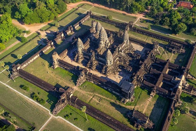 Angkor Wat Sunset Tour - Angkor Thom and Bayon: 200+ faces and a lot of symbolism