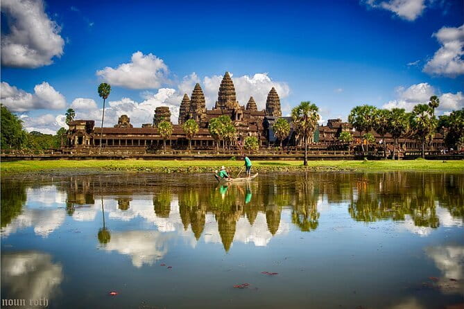 Angkor Wat Tour Deutsch | Private Führung - Ta Prohm: tree roots, ruins, and the real-world side of history