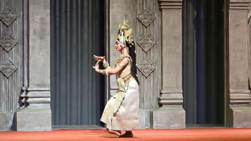 Apsara Performance with Dinner include Pick up & Drop off - Dinner first: how the Khmer buffet really feels in practice