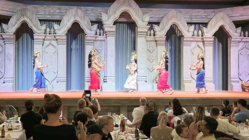 Apsara Theater Performance include dinner & Hotel pick up - The Apsara Theatre show: five sets of Khmer dance, made for first-timers