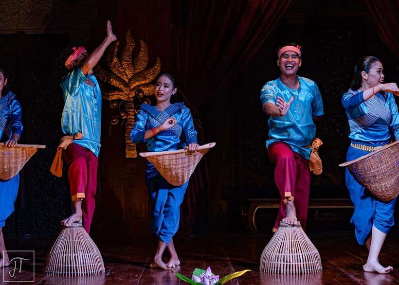 Apsara Theater Performance include dinner & Hotel pick up - Should you book the Apsara Theatre performance with dinner and pickup?