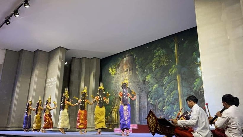 Cambodia: Absolute Traditional Dance Show with Buffet Dinner - The buffet dinner: hot food, lots of choice, and easy wins
