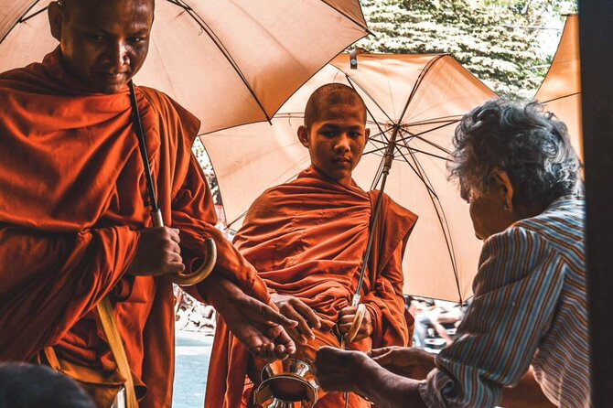 Explore Battambang full day tour by Tuk Tuk (start from 9am-6:30pm) - Phnom Sampeau: Killing Cave and the bat cave mountain