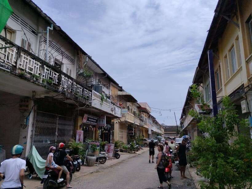 From Siem Reap: Battambang Day Trip Return or to Phnom Penh - Black Man Roundabout (Ta Dumbong Kra Nhoung Shrine): A Battambang Legend Stop