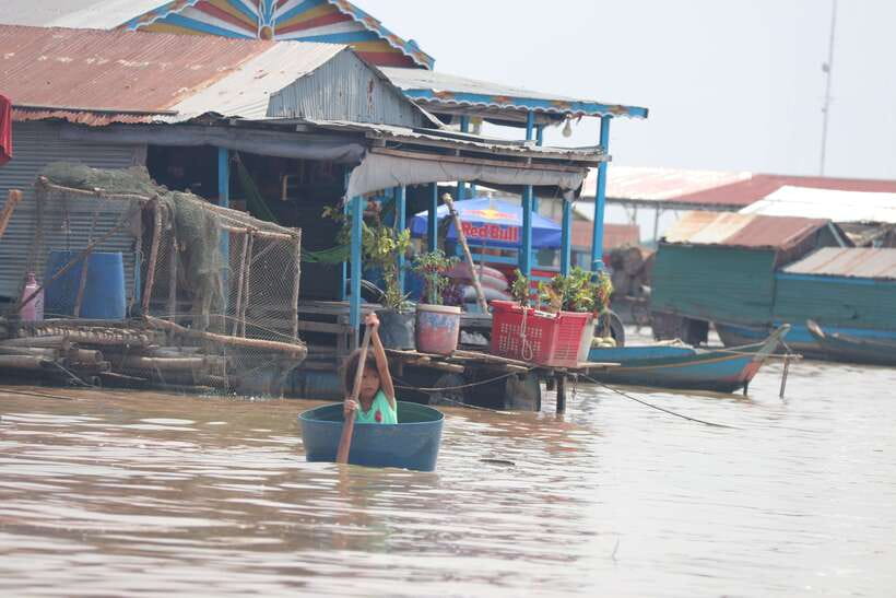 From Siem Reap: Tonle Sap Floating Villages Tour - Entering the floating village: homes, markets, schools, and churches
