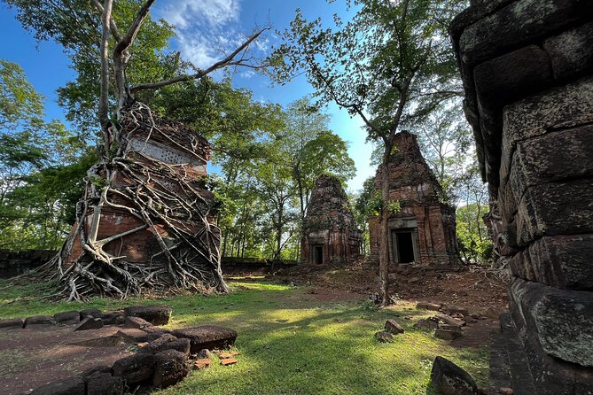 Full Day Banteay Srei Beng Mealea and Koh Ker Small Group Tour - Stop 1: Srah Srang area and Preah Dak palm cake tasting