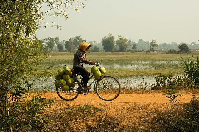 Grand Tour-Ek Phnom. Baset. Bamboo Train. Wat Banan. Phnom Sampov - Phnom Sampov in the Evening: Killing Caves and Sunset Views
