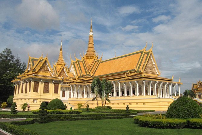 Half-Day Royal Palace, Wat Phnom & Independence Monument Tour - Royal Palace and Silver Pagoda: where the walking time actually goes