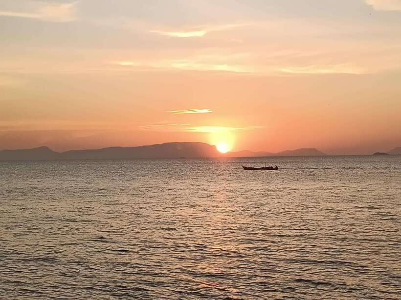 Kampot: Full-day Countryside Tour with Pepper Farm and Kep - Kep crab market and the seaside reset