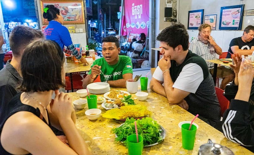 Phnom Penh: Evening Food Tour with Drinks & Tuk Tuk Included - The Royal Palace back-alley stop: home cook flavors up close