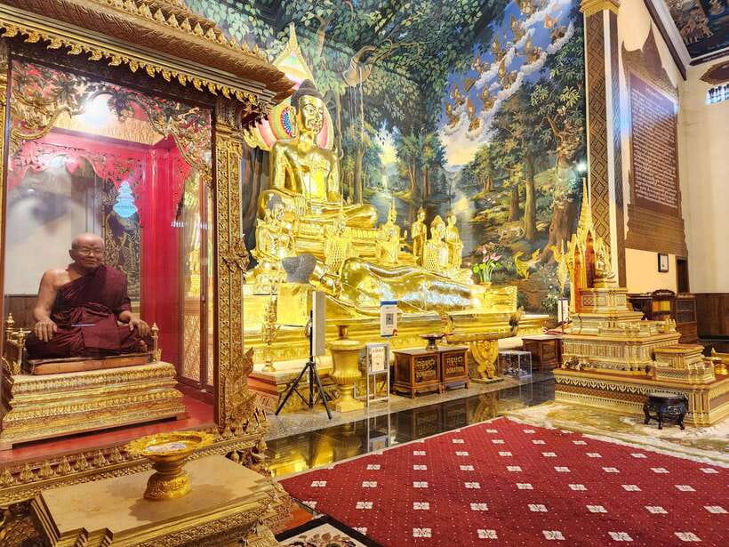 Phnom Penh: Highlights Tour Including S21 and Killing Fields - Morning Light and Big Symbols: Palace Grounds, Botum Park, and Independence