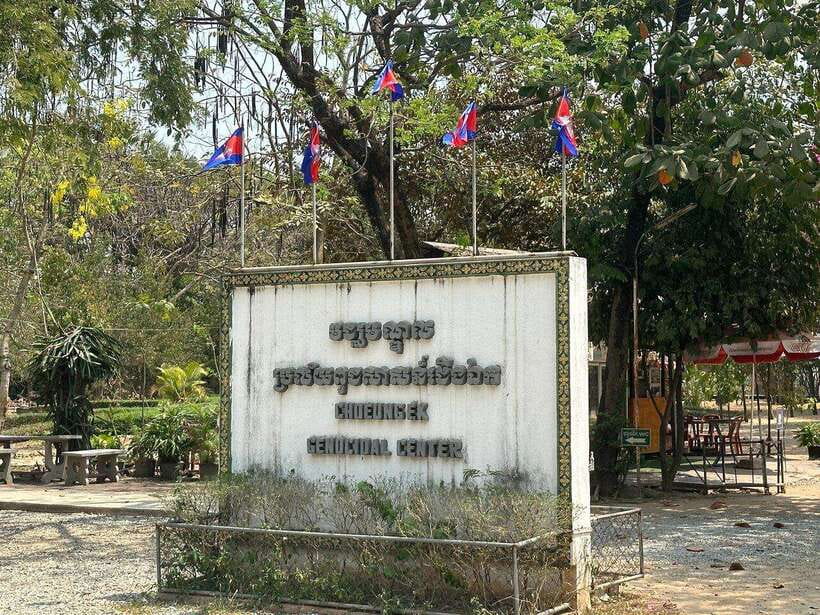 Phnom Penh: killing field & Toul Sleng genocide museum Tour - Dress code, shoes, and the practical rules that catch people