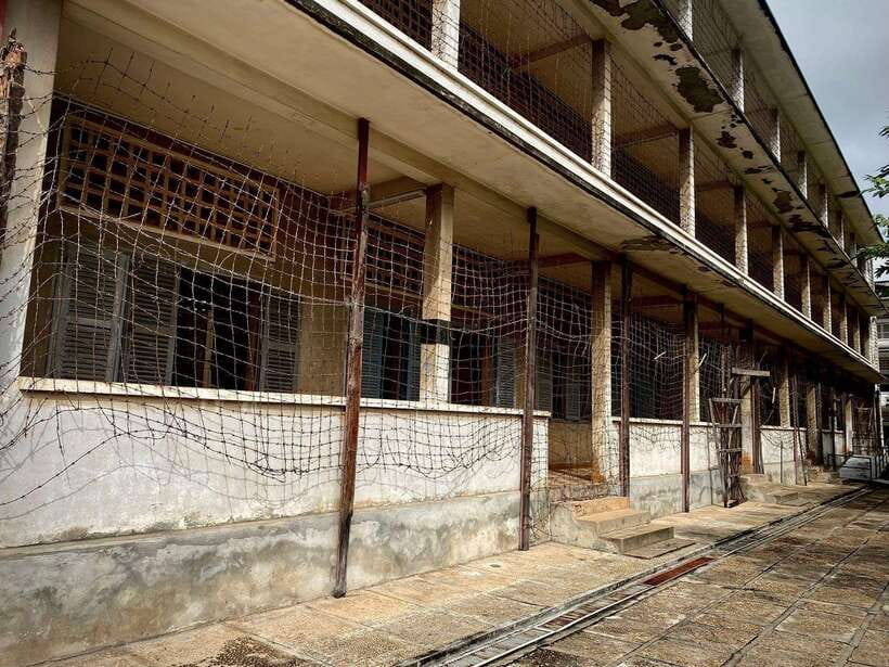 Phnom Penh: Killing Fields and Prison S21 Bus Tour - Should you book this S21 and Killing Fields bus tour?