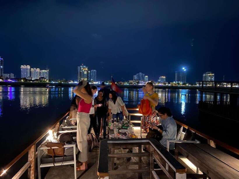 Phnom Penh: Mekong River Sunset Cruise with free flow drink - The sunset run: colonial sights, riverfront light, and evening calm