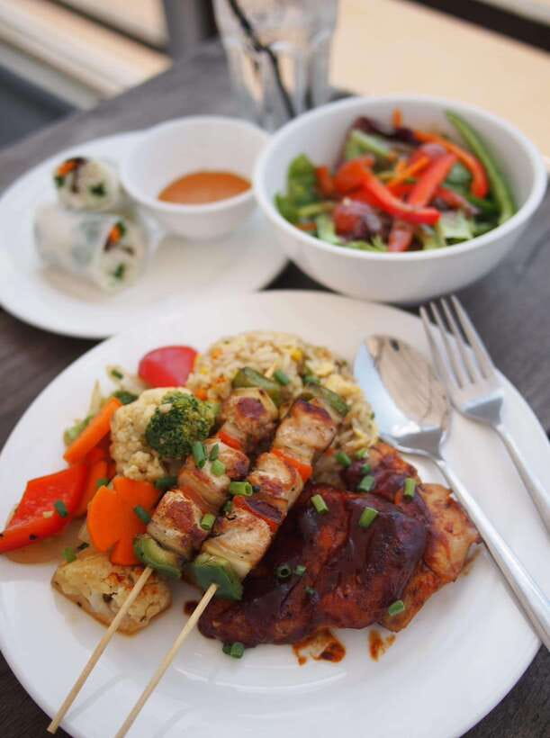 Phnom Penh: Mekong Sunset Dinner Cruise with Live Music - Who this cruise is best for
