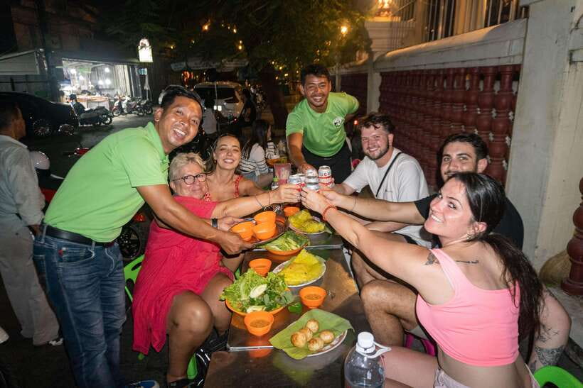 Phnom Penh Night Foodie Vespa Tour / Tuk Tuk Available - Riding Phnom Penh after dark: Vespa vs tuk tuk and what to expect