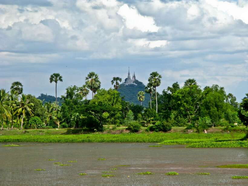 Phnom Penh: Phnom Oudong & Koh Chen Village - Lunch include - 8:00 AM Pickup and the Ride Out to Oudong