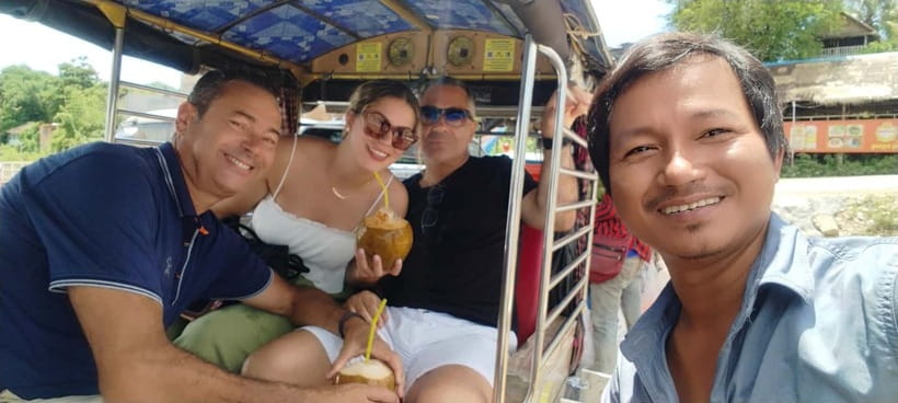 Phnom Penh: Private City Tour by Tuk-Tuk/Full or Half Day - Royal Palace visit: the most impressive architecture stop