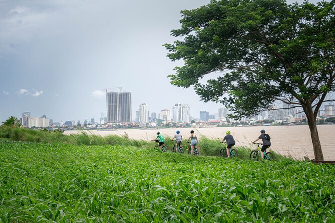 Phnom Penh Silk Island Bike Tour/ E-Bike or Tuk Tuk - Tuk tuk or bike: choosing the right effort level