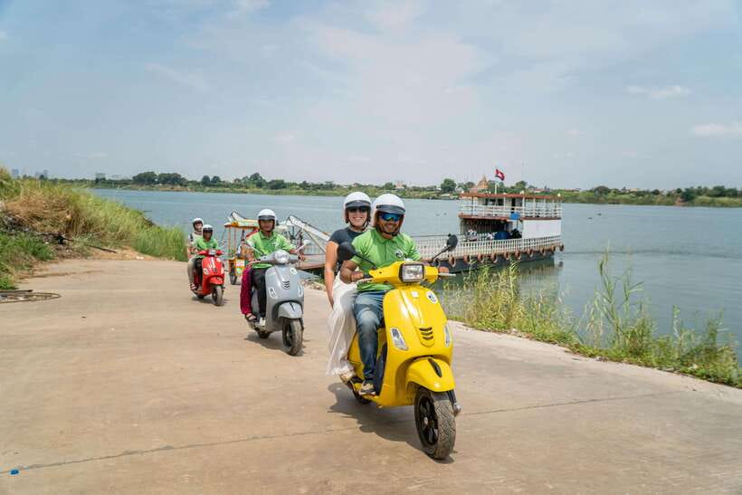 Phnom Penh: Silk Island Tour by Vespa with Tuk Tuk Available - Koh Oknha Tei Market: where daily life turns into something you can taste