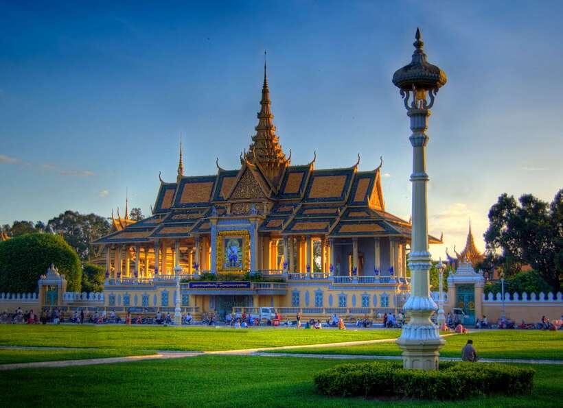Phnom Penh Small Group City Tour - Royal Palace and Silver Pagoda: Khmer Craft in a French-Created Setting