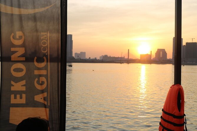 Phnom Penh: Sunset Cruise-Free Beers-Sodas-BBQ Buffet-fruit plate - Koh Pich start: where the evening gets comfortable fast