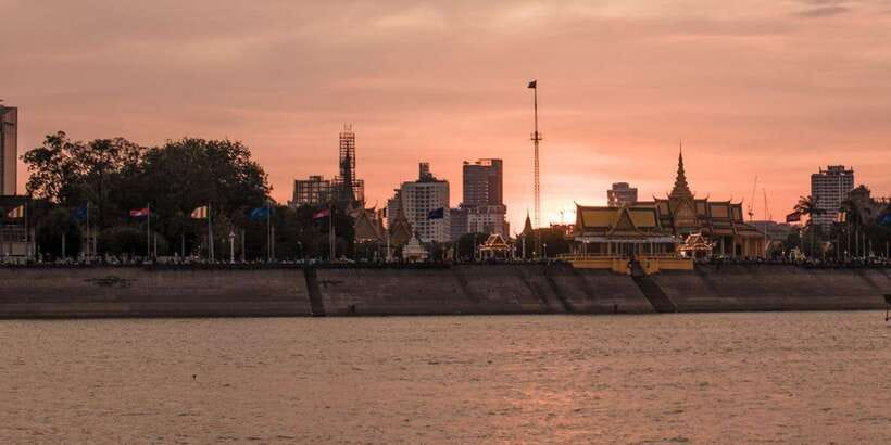 Phnom Penh: Sunset Cruise on Kanika Boat - Drinks and Fusion Tapas: What’s Included and What’s Extra