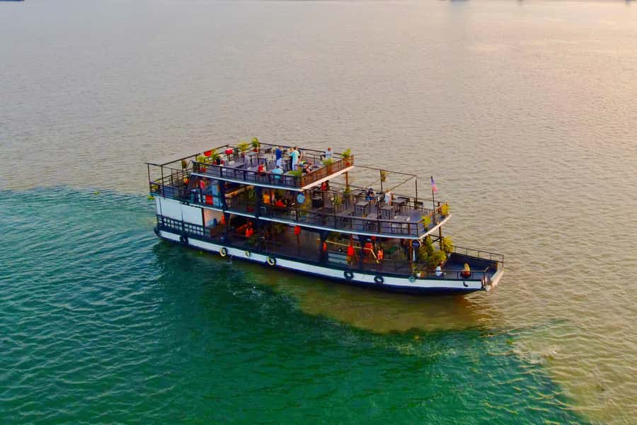 Phnom Penh: Sunset Cruise with Unlimited Beer &Fruit platter - The guide’s river story: bridges, temples, and the Royal Palace