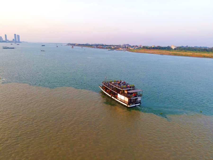 Phnom Penh: Sunset Cruise with Unlimited Beer &Fruit platter - Who this cruise suits best