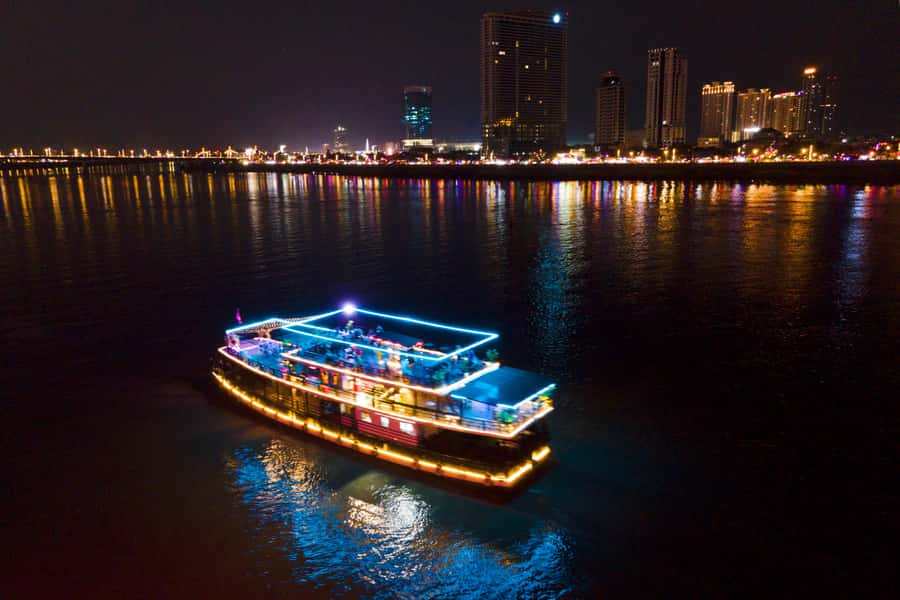 Phnom Penh: Sunset Dinner Cruise with English Speaking Guide - Why this Phnom Penh cruise works at 5PM