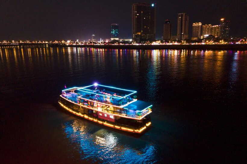 Phnom Penh: Sunset Dinner Cruise with English Speaking Guide - Weather and comfort: the honest “know before you go”
