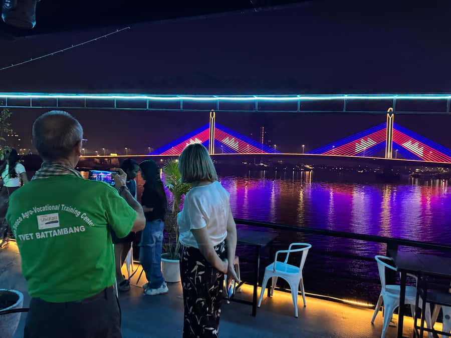 Phnom Penh: Sunset Dinner Cruise with English Speaking Guide - Who this is best for