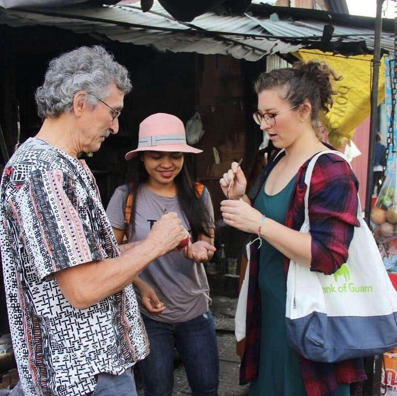 Phnom Penh's Ultimate Street Food Tour by Tuk Tuk - Royal Palace Stop: Street Snacks With a Big-Spot Backdrop