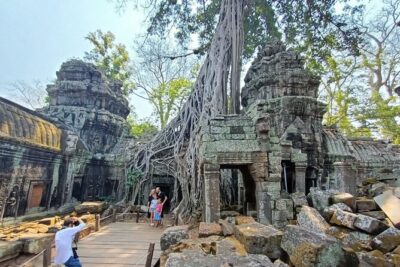 Private Angkor Wat Exploring Tour (Sunset or Sunrise) - Stop 1: Angkor Wat Galleries and the Climb to the Central Towers
